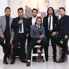 Dengarkan Drama Band, tonton video musik, baca bio, lihat tanggal tur & lainnya!