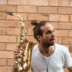 Ouve Cheshire, vê vídeos de música, lê a biografia, vê as datas da digressão e muito mais!