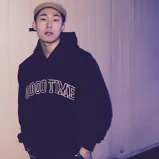 Hör dir Quacy an, schau dir Musikvideos an, lies die Biografie, finde Tourdaten und mehr!