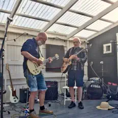 聆聽 The Leif、觀看音樂影片、閱讀小傳、查看巡演日期等！