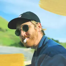 Hör dir Broke For Free an, schau dir Musikvideos an, lies die Biografie, finde Tourdaten und mehr!