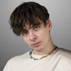 Poslechněte si interpreta VTRENDE, sledujte hudební videa, přečtěte si životopis, podívejte se na data turné a další informace.