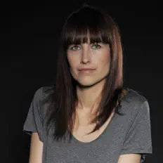 Dengarkan Maike Rosa Vogel, tonton video musik, baca bio, lihat tanggal tur & lainnya!