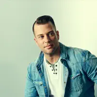 Hör dir undefined an, schau dir Musikvideos an, lies die Biografie, finde Tourdaten und mehr!