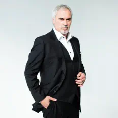 Ascolta Valeriy Meladze, guarda video musicali, leggi la biografia, vedi le date del tour & altro!