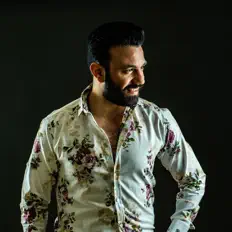 Dengarkan Khaled Hajjar, tonton video musik, baca bio, lihat tanggal tur & lainnya!