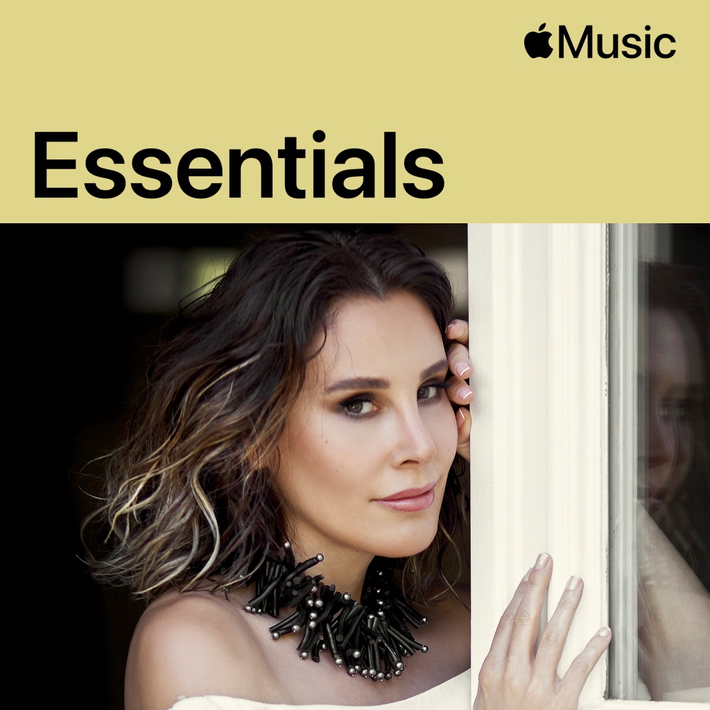 Funda Arar Essentials