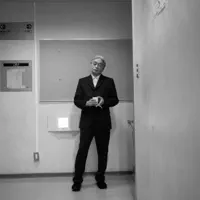 undefinedを聴いたり、ミュージックビデオを鑑賞したり、経歴やツアー日程などを確認したりしましょう！