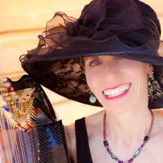 Anne Roosを聴いたり、ミュージックビデオを鑑賞したり、経歴やツアー日程などを確認したりしましょう！