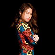 Escucha a 符瓊音, mira videos musicales, lee su biografía, consulta las fechas de las gira y más.