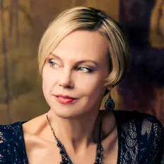 Ouve Connie Evingson, vê vídeos de música, lê a biografia, vê as datas da digressão e muito mais!