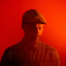 Ouça Watt White, assista a videoclipes, leia a biografia, veja as datas das turnês e mais!