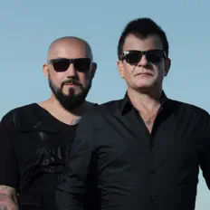 收听 Kombii、观看音乐视频、阅读小传、查看巡演日期等 ！