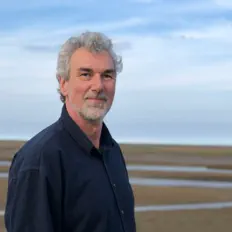 Ακούστε περιεχόμενο από Julian Godlee, παρακολουθήστε μουσικά βίντεο, διαβάστε το βιογραφικό, δείτε ημερομηνίες περιοδείας, και πολλά ακόμη!