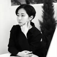 Lee Youngを聴いたり、ミュージックビデオを鑑賞したり、経歴やツアー日程などを確認したりしましょう！