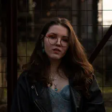 LILY सुनें, म्यूज़िक वीडियो देखें, बायो पढ़ें, दौरे की तारीखें और बहुत कुछ देखें!