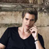 Listen to Carlos Baute, watch music videos, read bio, see tour dates & more!