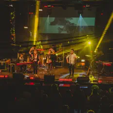 Écoutez 12 kamieni, regardez des vidéoclips, lisez la biographie, consultez les dates de tournée et plus encore !