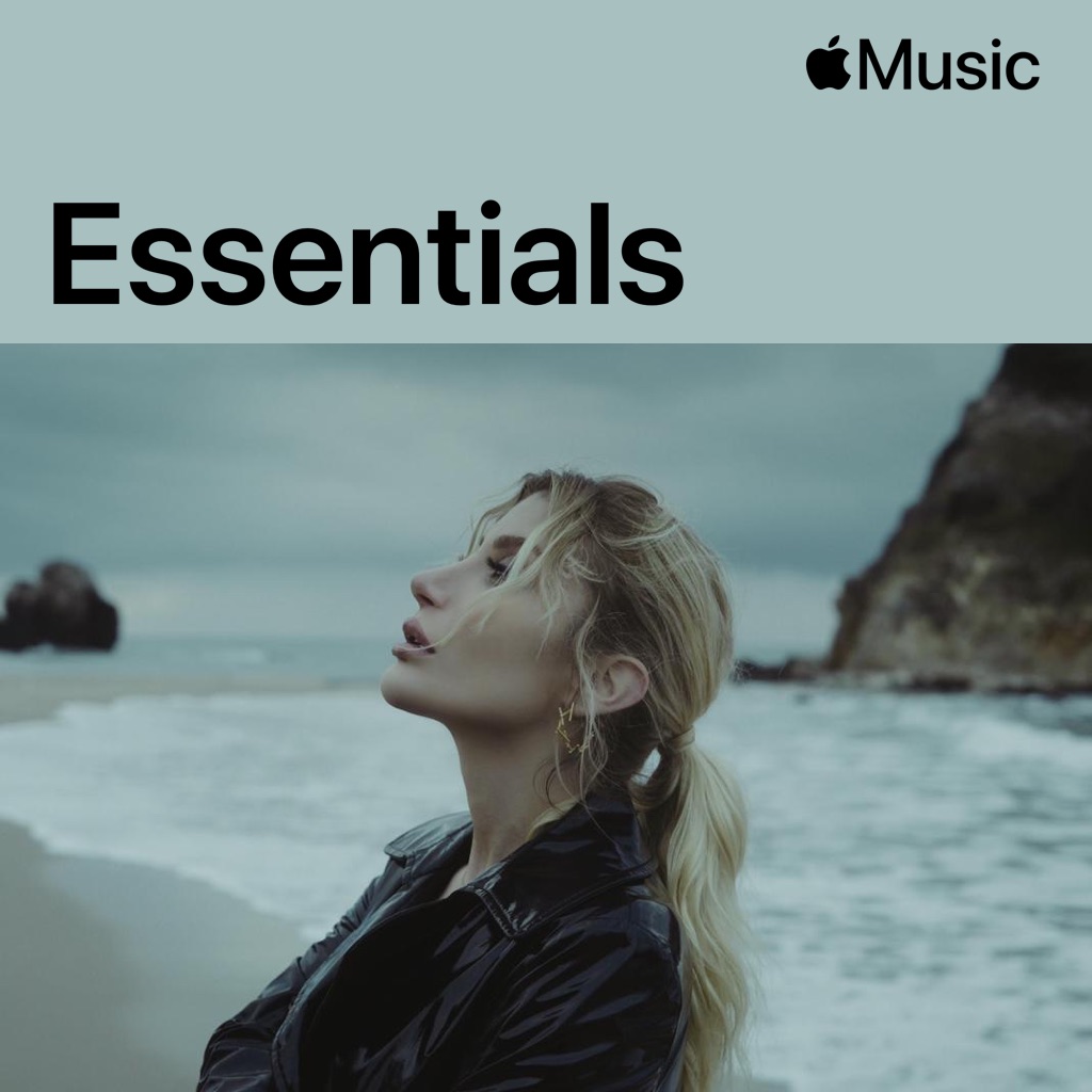 İrem Derici Essentials