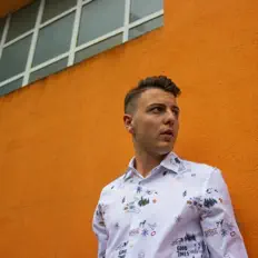 Écoutez Pep, regardez des vidéoclips, lisez la biographie, consultez les dates de tournée et plus encore !