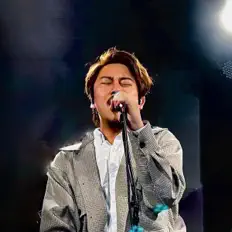Dengarkan Zeon Lee, tonton video musik, baca bio, lihat tanggal tur & lainnya!