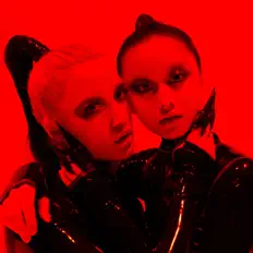收听 FEMM、观看音乐视频、阅读小传、查看巡演日期等 ！