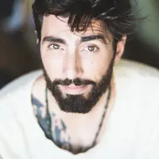 Escucha a Abu, mira videos musicales, lee su biografía, consulta las fechas de las gira y más.