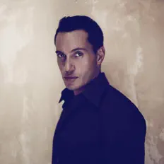 收听 Erwin Schrott、观看音乐视频、阅读小传、查看巡演日期等 ！