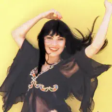 聆聽 Karolina、觀看音樂影片、閱讀小傳、查看巡演日期等！