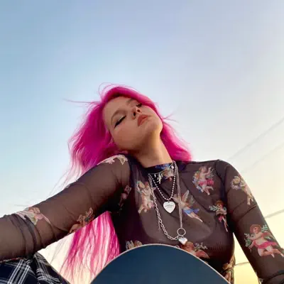 Listen to Мейбл, watch music videos, read bio, see tour dates & more!
