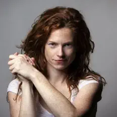 Ouve Visqueen, vê vídeos de música, lê a biografia, vê as datas da digressão e muito mais!