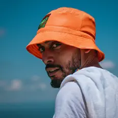 Ty Rawse dinle, müzik videolarını izle, biyografisini oku, tur tarihlerini ve daha fazlasını gör!