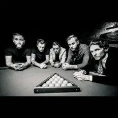 Dengarkan The King Blues, tonton video musik, baca bio, lihat tanggal tur & lainnya!