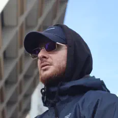 Yuri Jを聴いたり、ミュージックビデオを鑑賞したり、経歴やツアー日程などを確認したりしましょう！