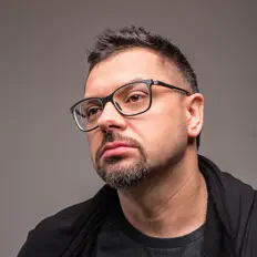 Poslechněte si interpreta Navigator, sledujte hudební videa, přečtěte si životopis, podívejte se na data turné a další informace.