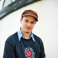 Posłuchaj wykonawcy undefined, obejrzyj teledyski, przeczytaj biografię, zobacz daty tras koncertowych i nie tylko!