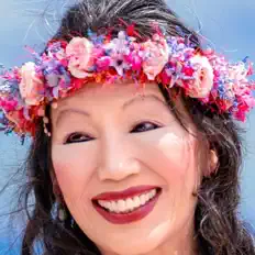 聆聽 Wai Lana、觀看音樂影片、閱讀小傳、查看巡演日期等！