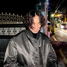 Ouve JASN OK, vê vídeos de música, lê a biografia, vê as datas da digressão e muito mais!