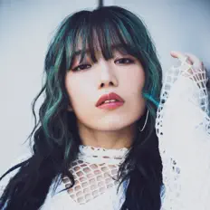 KIHOW dinle, müzik videolarını izle, biyografisini oku, tur tarihlerini ve daha fazlasını gör!