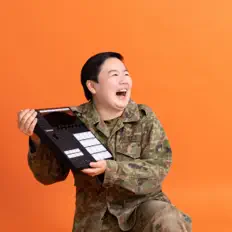 Dengarkan やす子, tonton video musik, baca bio, lihat tanggal tur & lainnya!