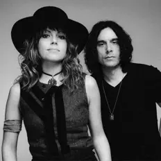 聆聽 The Last Internationale、觀看音樂影片、閱讀小傳、查看巡演日期等！