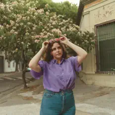 Lola Cobach dinle, müzik videolarını izle, biyografisini oku, tur tarihlerini ve daha fazlasını gör!