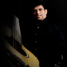 Hör dir Anil Sharma an, schau dir Musikvideos an, lies die Biografie, finde Tourdaten und mehr!