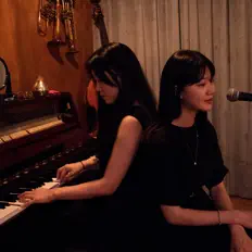 ARNION सुनें, म्यूज़िक वीडियो देखें, बायो पढ़ें, दौरे की तारीखें और बहुत कुछ देखें!