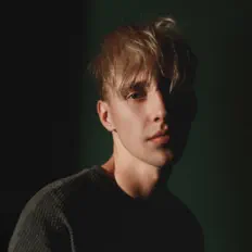 Ascolta HENSY, guarda video musicali, leggi la biografia, vedi le date del tour & altro!