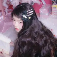 prettylittleiris सुनें, म्यूज़िक वीडियो देखें, बायो पढ़ें, दौरे की तारीखें और बहुत कुछ देखें!