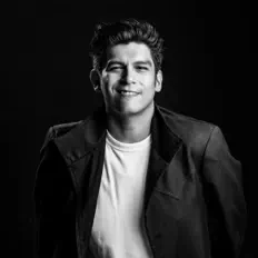 Dengarkan Elias Medina, tonton video musik, baca bio, lihat tanggal tur & lainnya!