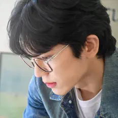 聆聽 Jang Seohwa、觀看音樂影片、閱讀小傳、查看巡演日期等！