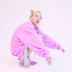 Rina Yamashitaを聴いたり、ミュージックビデオを鑑賞したり、経歴やツアー日程などを確認したりしましょう！