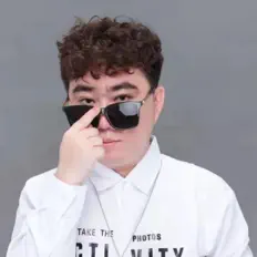 Listen to 殷诗裕, watch music videos, read bio, see tour dates & more!